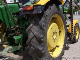John Deere 920 mit Mähbalken