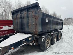 Maur triple-axle trailer