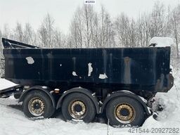 Maur triple-axle trailer