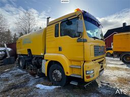 MAN 18.313 Sweeper w/ Bucher Optifant 70 superconstruc