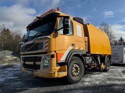 Volvo FM9 4x2 sweeper truck w/ Beam sweeper S7000 superc