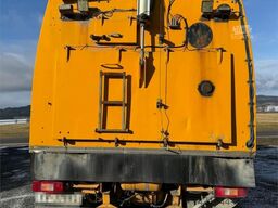 Volvo FM9 4x2 sweeper truck w/ Beam sweeper S7000 superc