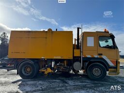 Volvo FM9 4x2 sweeper truck w/ Beam sweeper S7000 superc