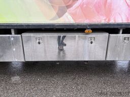  K.M.A HOLLAND KM02 KG, VERKAUFSKOFFER MIT KüCHE,  RECHTS TERRASSE AUSKLAPPBAR, SHOWTRAILER