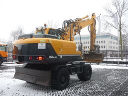 Hyundai Robex 160W-9A  Wheel Excavator with bucket