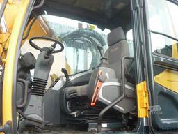 Hyundai Robex 160W-9A  Wheel Excavator with bucket
