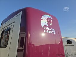 Cheval Liberté Touring Country 2,6t berry Sattelschrank