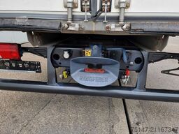 MAN TGL 8.220 4x2 BL 3-Sitzer Klima Möbelkoffer