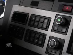 Renault T520 6x2/ RETARDER/ FULL AIR/ HYDRAULICS/ BOOGIE