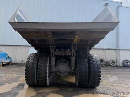Komatsu HD325-7