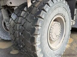 Komatsu HD325-7