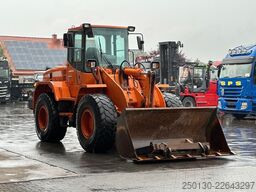 DOOSAN DL 200 inkl. Schaufel & Gabel Bj.2013 107kW