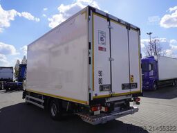 Renault D12 / Lamberet refrigerated truck / lift