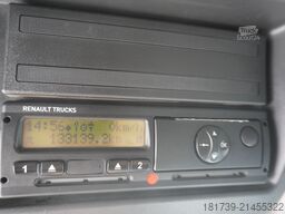 Renault D12 / Lamberet refrigerated truck / lift