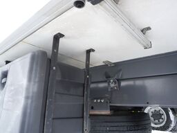 Renault D210 12T / Bitemperature Refrigerator