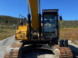 Caterpillar 326FL Excavator – R8 Rototilt and 2 Buckets
