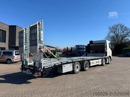 VOLVO Maschinentransporter mit Rampen