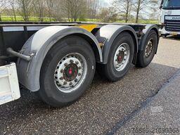 Renders-has FCCA08FY (CONTAINER CARRIER) Multichassis / Ext...