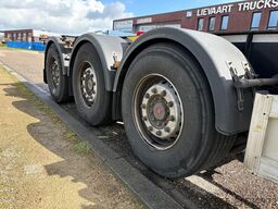 Renders-has FCCA08FY (CONTAINER CARRIER) Multichassis / Ext...