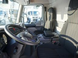 DAF LF 12.210 18-pallet container with tail