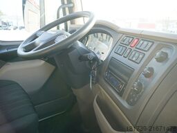 DAF LF 12.210 18-pallet container with tail