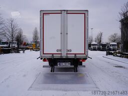Renault D280 16T / Box truck 18 EPAL / Tail lift