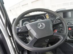 Mercedes-Benz Arocs 2633 flatbed truck / Crane FASSI