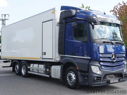 Mercedes-Benz Actros 2546 / Lecapitaine refrigerator