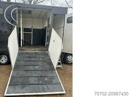 Volvo FL 408 3-4 Pferdetransporter