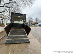 Volvo FL 408 3-4 Pferdetransporter