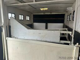 Volvo FL 408 3-4 Pferdetransporter