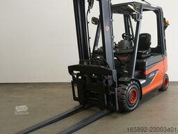 Viljuškar Linde E 25 387
