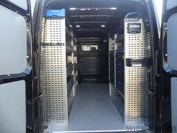 Volkswagen Crafter Kasten 35 MR Hochdach AUT/LED/AHK/SORTIMO