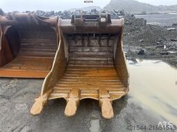 Volvo EC700CL crawler excavator w/ one bucket – Hydrauli