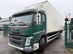 Volvo FM 330 6x2 CLOSED BOX 9m10 - LIFT + STEERING AX...