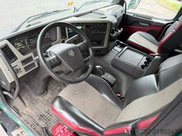 Volvo FM 330 6x2 CLOSED BOX 9m10 - LIFT + STEERING AX...