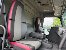 Volvo FM 330 6x2 CLOSED BOX 9m10 - LIFT + STEERING AX...
