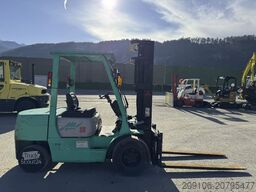 MITSUBISHI FD 35 Triplex Freihub Mast