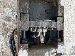 VOLVO Raupenbagger ECR235EL Verstell OilQuick OQ70/55