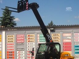JCB 520 - 40 4WS 4x4x4 4m/1.8t vgl. 516