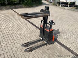 BT Toyota Hochhubwagen Elektro SWE080L Staxio 800kg