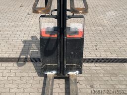 BT Toyota Hochhubwagen Elektro SWE080L Staxio 800kg