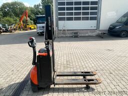 BT Toyota Hochhubwagen Elektro SWE080L Staxio 800kg