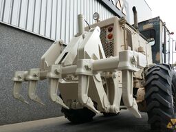 Caterpillar 130G Ex-army