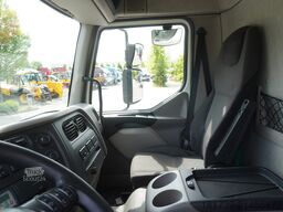 DAF LF 220 / Refrigerator 16 EPAL Multitemp