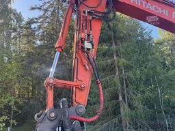 Hitachi ZX225 Excavator with Tilt and 2 Buckets