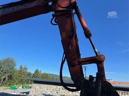 Hitachi ZX225 Excavator with Tilt and 2 Buckets