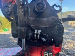 Hitachi ZX225 Excavator with Tilt and 2 Buckets