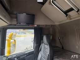 Scania R580 6X2 truck with hydraulics