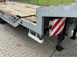 MÖSLEIN STR 3 Schwebheim 3-Achs Satteltieflader Radmulde